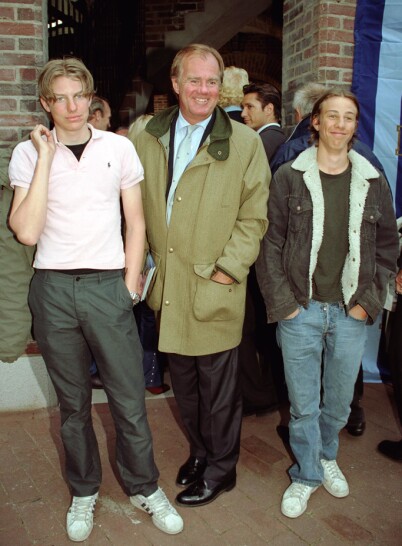 FAMILIEDYNASTI: Her er Nils Tham (t.v) sammen med sin onkel Stefan Persson og fetter Tom Persson i år 2000. Foto: Foto: Karin Törnblom / IBL / TT / NTB Scanpix FAMILIEDYNASTI: Her er Nils Tham (t.v) sammen med sin onkel Stefan Persson og fetter Tom Persson i år 2000. Foto: Foto: Karin Törnblom / IBL / TT / NTB Scanpix